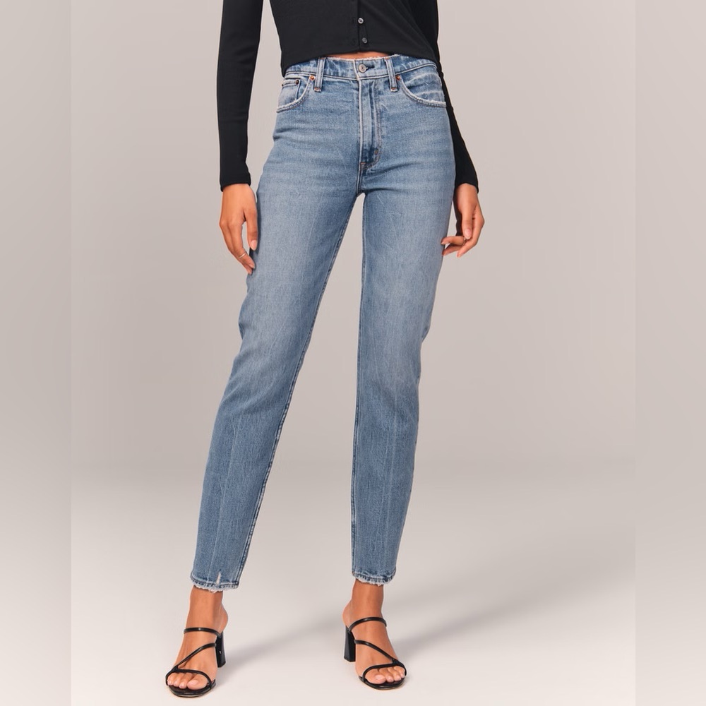 Abercrombie & Fitch the mom high rise jeans in Medium wash frayed edges, size 28